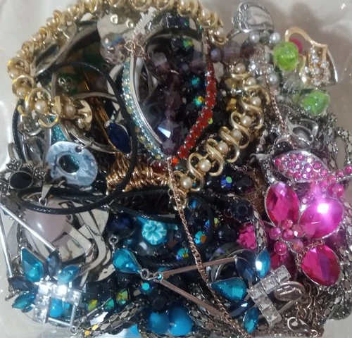 Vintage-Modern Estate Costume Jewelry Lot 1 Lb Good & Wearable Lots Of Bling!