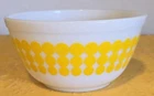 Vintage PYREX 402 1-1/2 QT Mixing Bowl YELLOW POLKA DOTS Excellent Condition