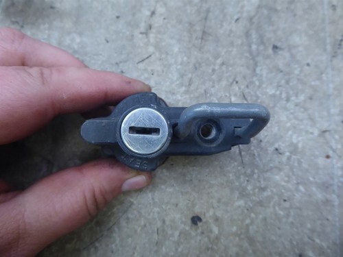 1982 Yamaha XS650S XS650 Y634-1) ignition switch latch lock set no key - Picture 6 of 12