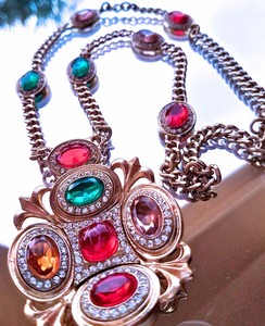 ~WOW New Runway Designer Gold Tone Multi Color Cabochon Crystal Pendant NECKLACE