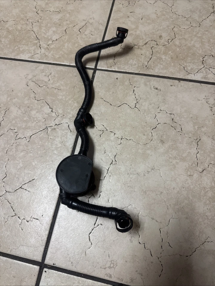 Manguera respirador cárter bmw 650i 2008 fabricante original Foto 2 de 2