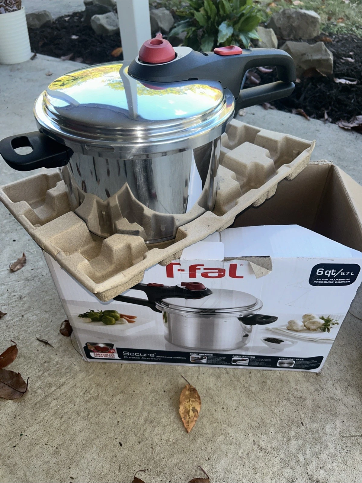 T-fal P2614634 Secure Aluminum 12-PSI Pressure Cooker Cookware, 6-Quart, Silver