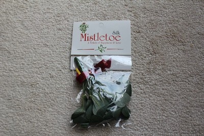 NEW 5'' CHRISTMAS 100% SILK MISTLETOE HANGING~HOLIDAY,CORSAGE,REALISTIC,UNIQUE