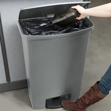 Rubbermaid 1883606 Slim Jim Resin Gray Front Step-On Trash Can 90L / 24G