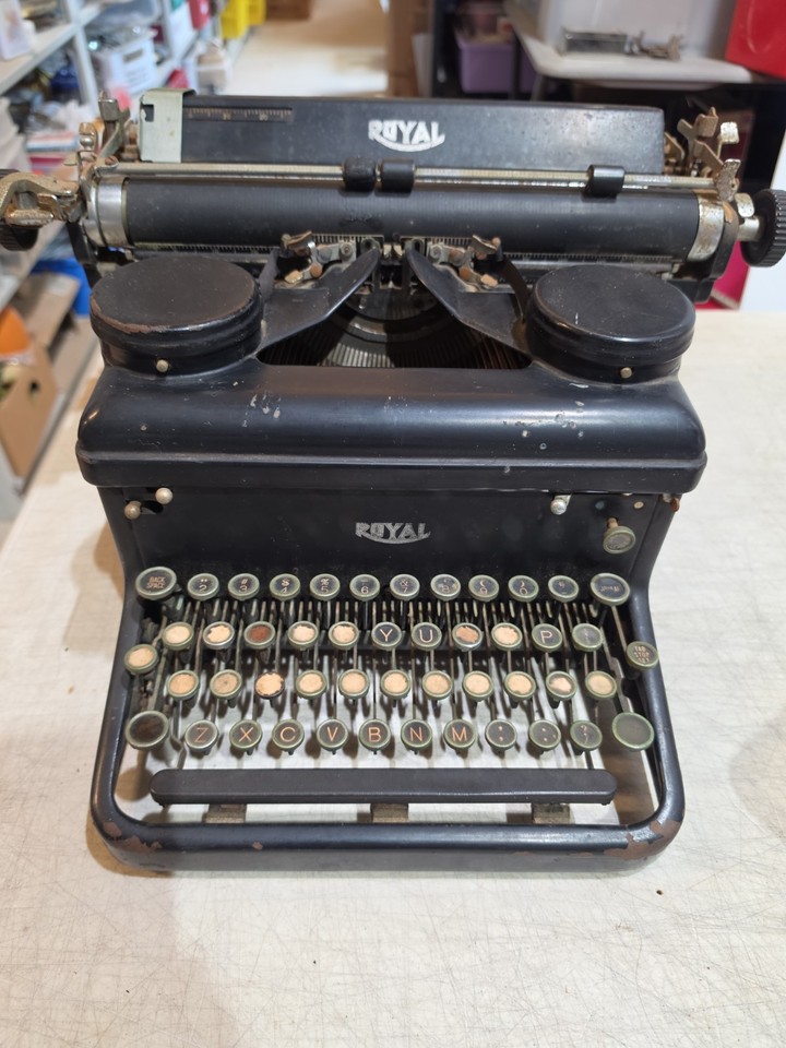 1930's Black Royal Typewriter  Glass Keys Working Order