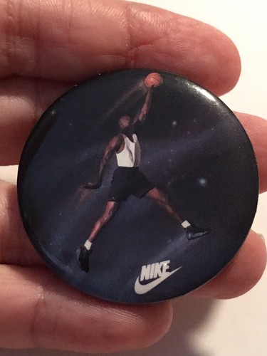 Vintage 1-3/4" Nike 1993 Michael Jordan Pin Metal Rare - Picture 2 of 5