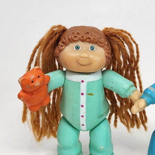 2 VINTAGE 1984 CABBAGE PATCH KIDS PVC FIGURES GIRLS W/ BEAR BOY W FOOTBALL - Picture 2 of 8