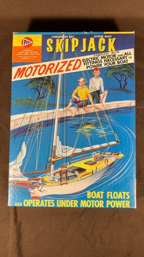 Vintage 1950's Pyro Model Sailboat Chesapeake Bay Oyster Boat Skipjack w/ Motor