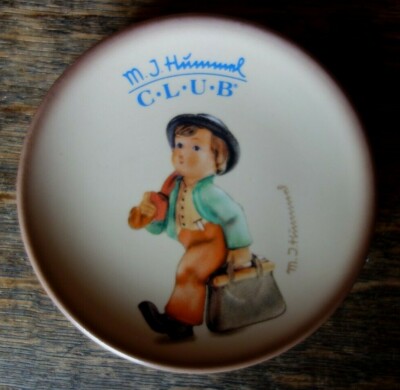 original Hummel exclusiver Club Miniaturteller Hum ''Wanderbub * Merry Wanderer''