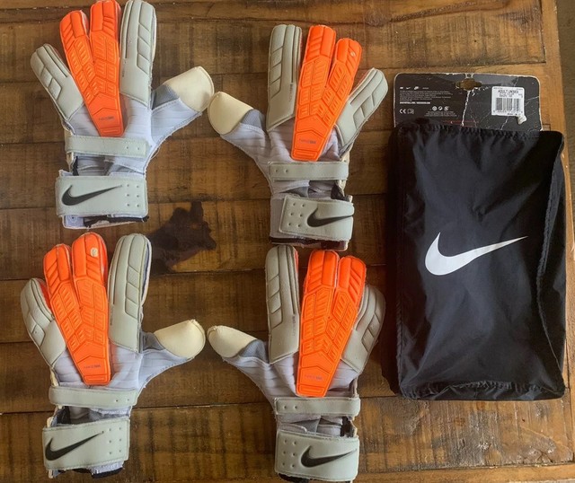 nike confidence goalkeeper gloves