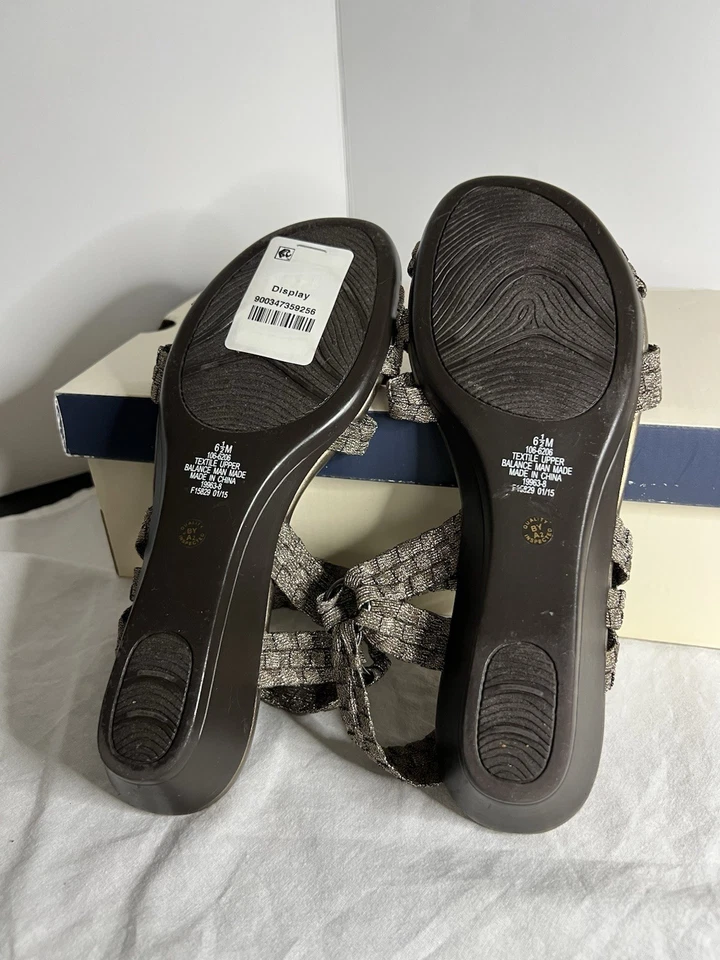 Hermosas sandalias nuevas con etiqueta St John’s Bay para dama talla 6 1/2 en bronce Karma Foto 4 de 4