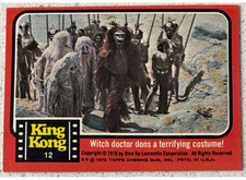1976 Topps King Kong #12 Witch doctor dons a terrifying costume!