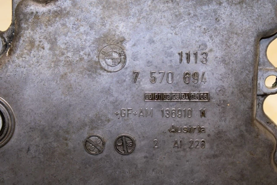 2010-2015 BMW 750Li xDrive 4.4L AWD motor panela de óleo inferior 7570694 fabricante de equipamento original - Imagem 3 de 4