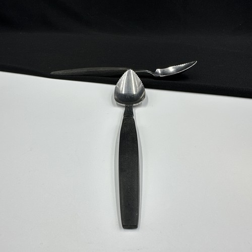 Vintage Set Of (2) 6 3/8” Serrated Citrus Spoons Black Handle Stainless Japan - Picture 4 of 16