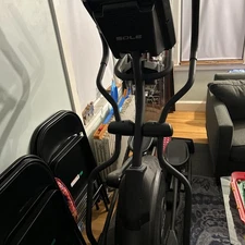 SOLE Fitness E55 Elliptical with Mat - Good Condition Trainer Exerciser Black