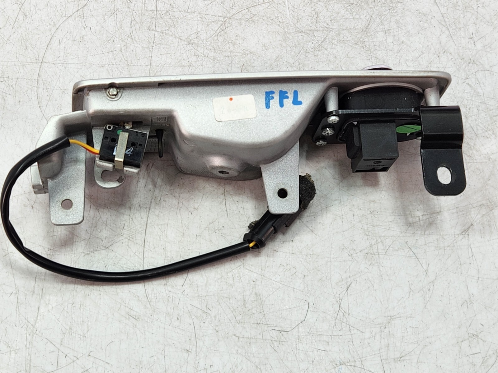 ✅ 11-16 OEM Ferrari FF Front Left Driver Side Interior Door Handle W/ Switch