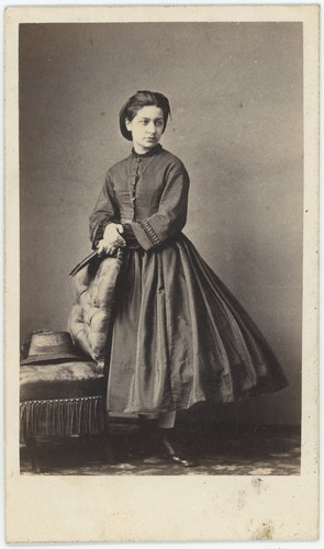 CDV circa 1860. Filles, noblesse parisienne à identifier par Disdéri à