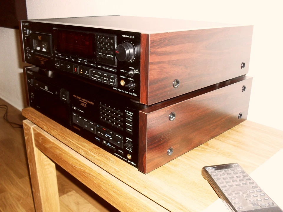 Vintage Sony CD player X33ES and DAT 55ES in mint condition. - Bild 2 von 4