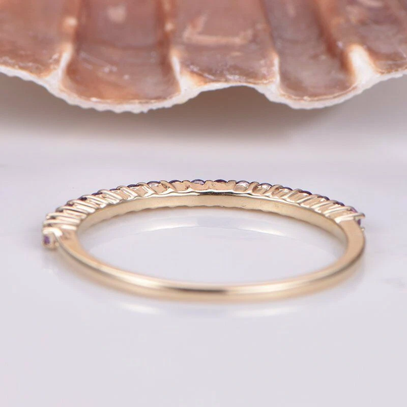 Alianza de media eternidad amatista púrpura natural de 1,05 quilates de oro rosa sólido de 14 k Foto 4 de 4
