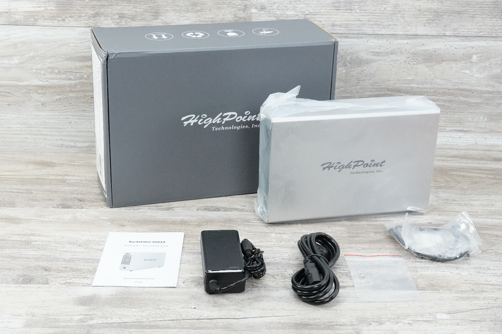 Highpoint RocketStor 6661A Thunderbolt 3 to PCIe 3.0 Expansion Chassis