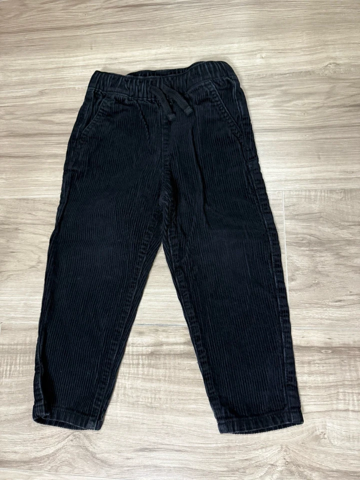 Pantalones Old Navy para niño talla 3T negros con bolsillos cintura elástica Foto 2 de 4