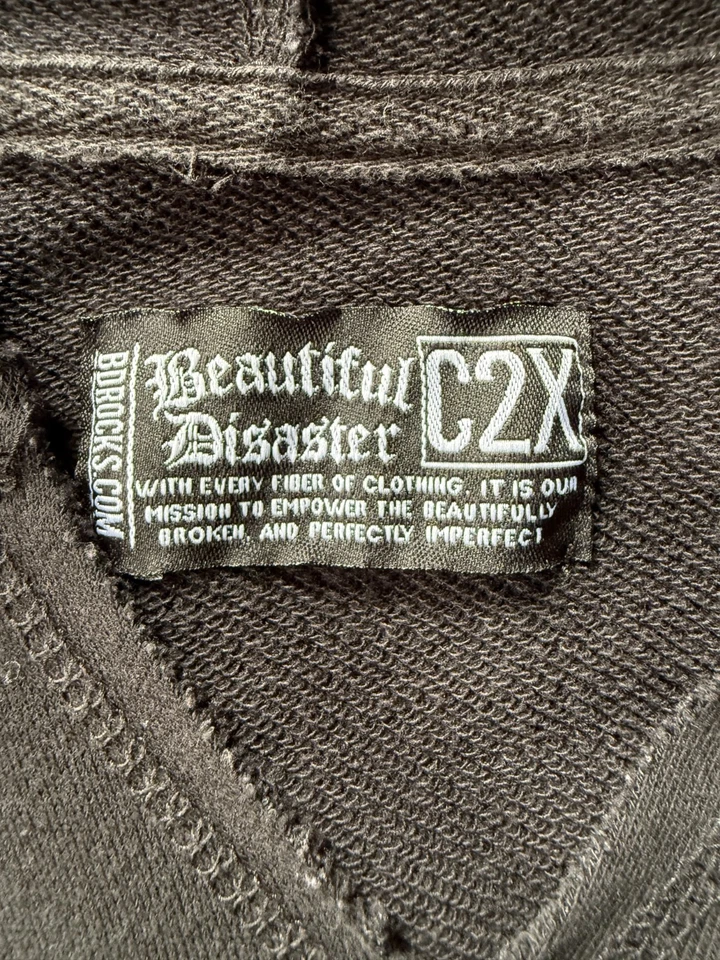 Hermosa sudadera con capucha Disaster para mujer calaveras rosas dobladillo alto bajo C2X Foto 3 de 4