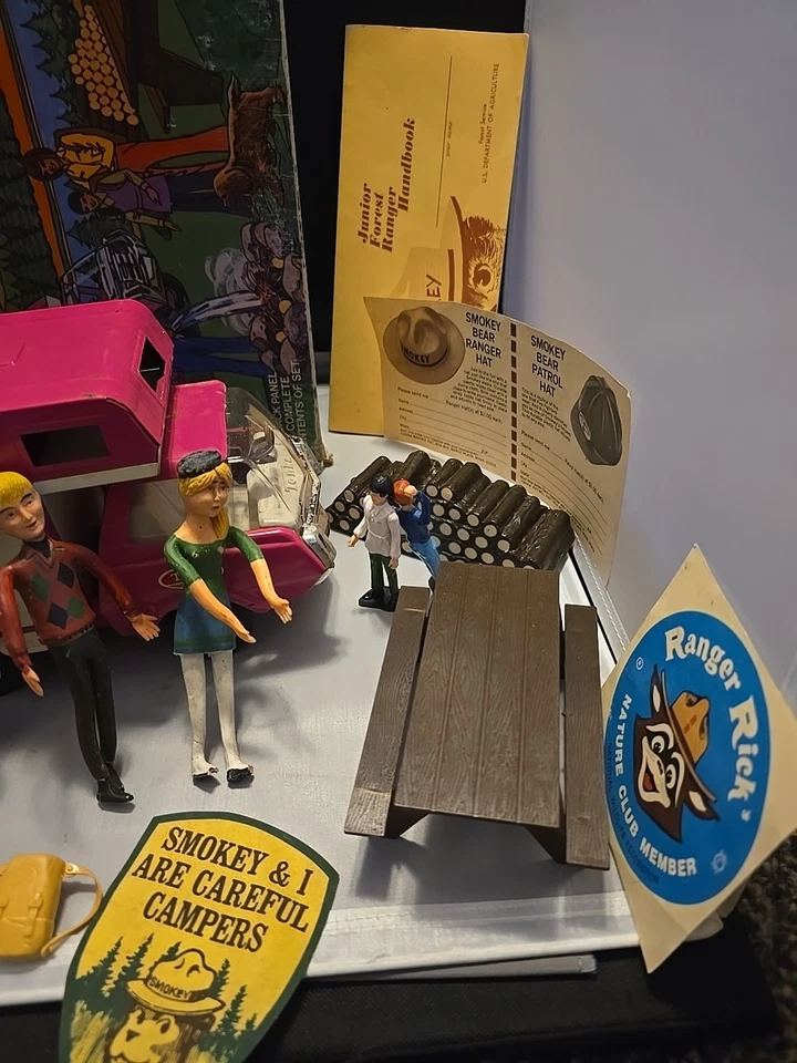 1972 RARE Camping the Smokey Bear Way Set in Original Box with added extras. - Image 3 of 4