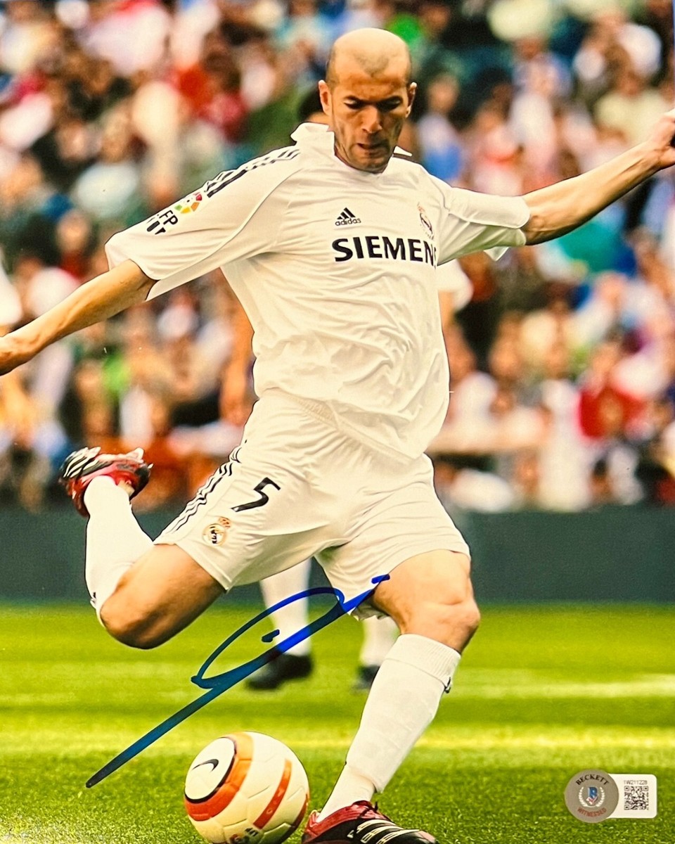 Zinedine Zidane Signed 8x10 Photo Real Madrid France Beckett