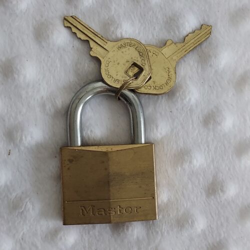 Vintage Master Lock Padlock Brass Body No 140 2 Keys Tested Work Masterlock - Picture 1 of 12