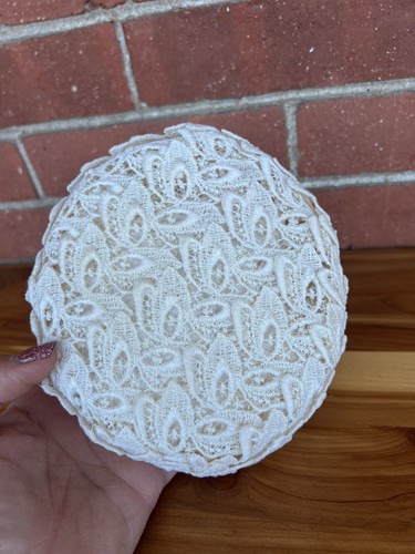 Vintage Lace and Mesh Pillbox Hat - Facinator Elegant White Floral Design - Picture 2 of 8