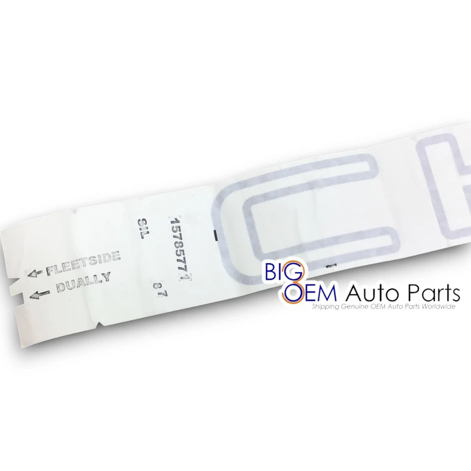 Chevrolet Silverado 1999-2007 puerta trasera plateada Chevrolet calcomanía nuevo OEM 15785771 Foto 3 de 4