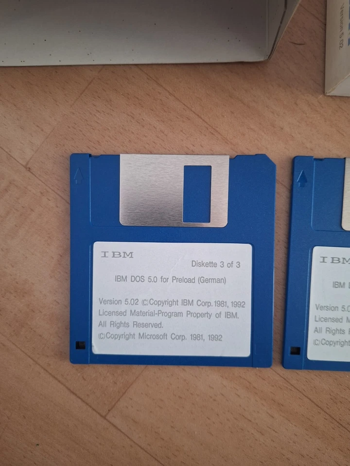 Microsoft MS DOS 5.0 IBM 3.5 inch Diskettes IBM and Compatibles Open Box Vintage - Bild 3 von 4
