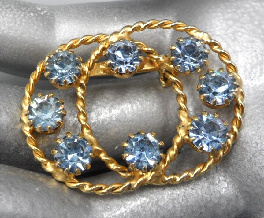 Unsigned Weiss Brooch Double Circle Connected Rin… - image 2