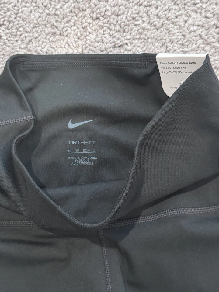 Новый с Ярлыками Nike женщин туго подходит высоты йоги 7/8 леггинсы черный размер XS (DV9020-010) - Изображение 3 из 4