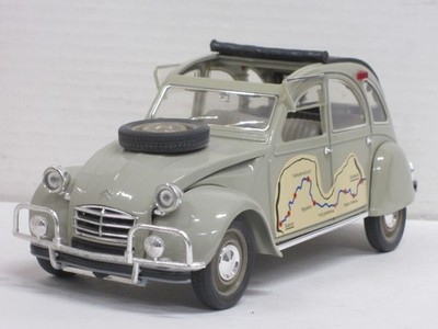 Citroen 2 CV Ente Cabrio offenes Dach in hellgrau Safari ohne Box Solido 1:17