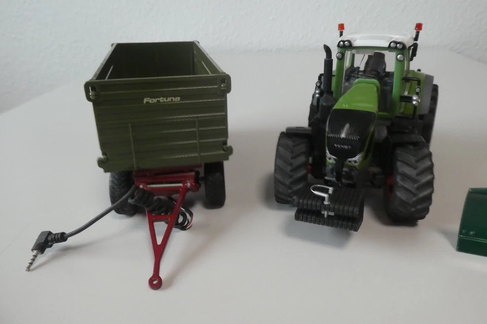 Siku Fendt 939 und Siku Fortuna-Anhänger für Siku-Control in 1:32 - Bild 3 von 4