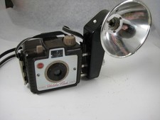 VINTAGE KODAK BROWNIE HOLIDAY FLASH CAMERA 1950'S