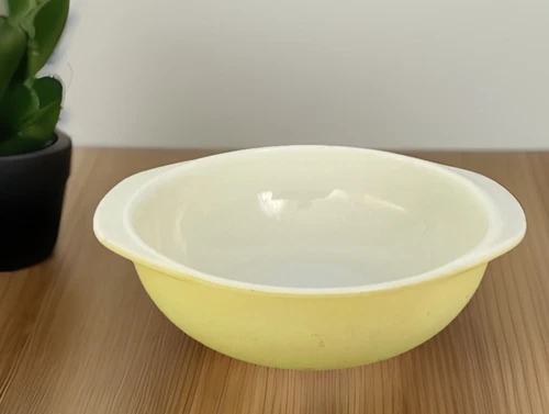 Vtg 8.5’’ Round PYREX Trademark Matte Yellow 024 2 QT Casserole Dish Mixing Bowl