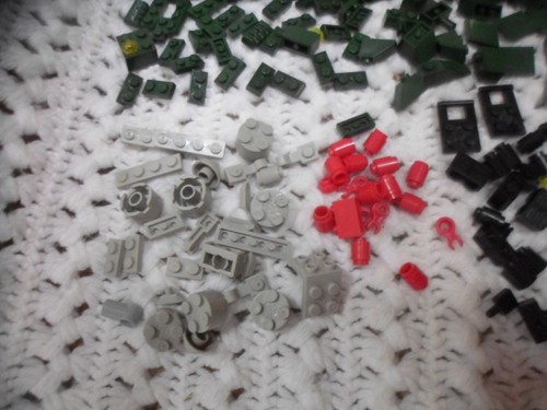 Lot of 400+ Dark Army Green LEGOBASE,BRICKS FLAT TILES,WHEELS,4 FIGURES - Picture 8 of 8