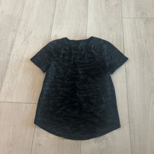 Lululemon women  s top size 6