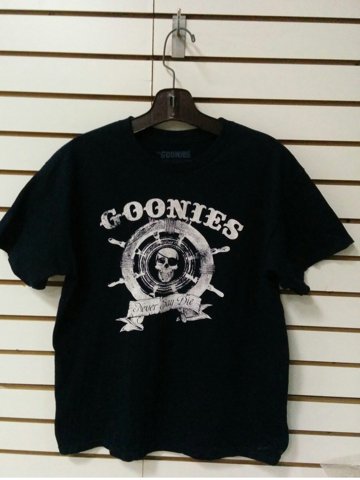 Maglia The Goonies Never Say Die – Maniche Corte, Unisex, 100% Cotone, Colore Nero