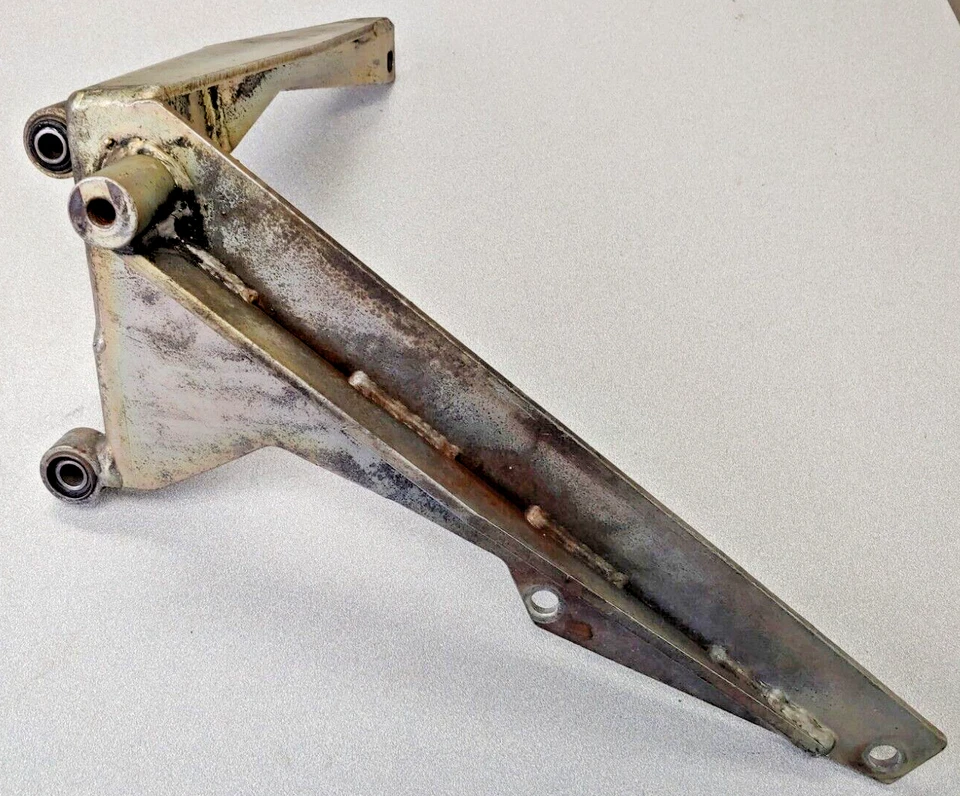 NICE USED PORSCHE 911 AIR CONDITIONER COMPRESSOR MOUNTING BRACKET NIPPONDENSO — 第 3/4 张图片