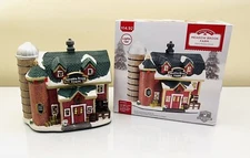 Holiday Time Christmas Red Horse Barn Meadow Brook Farm Lights Up!  8"X5.25"X7.5