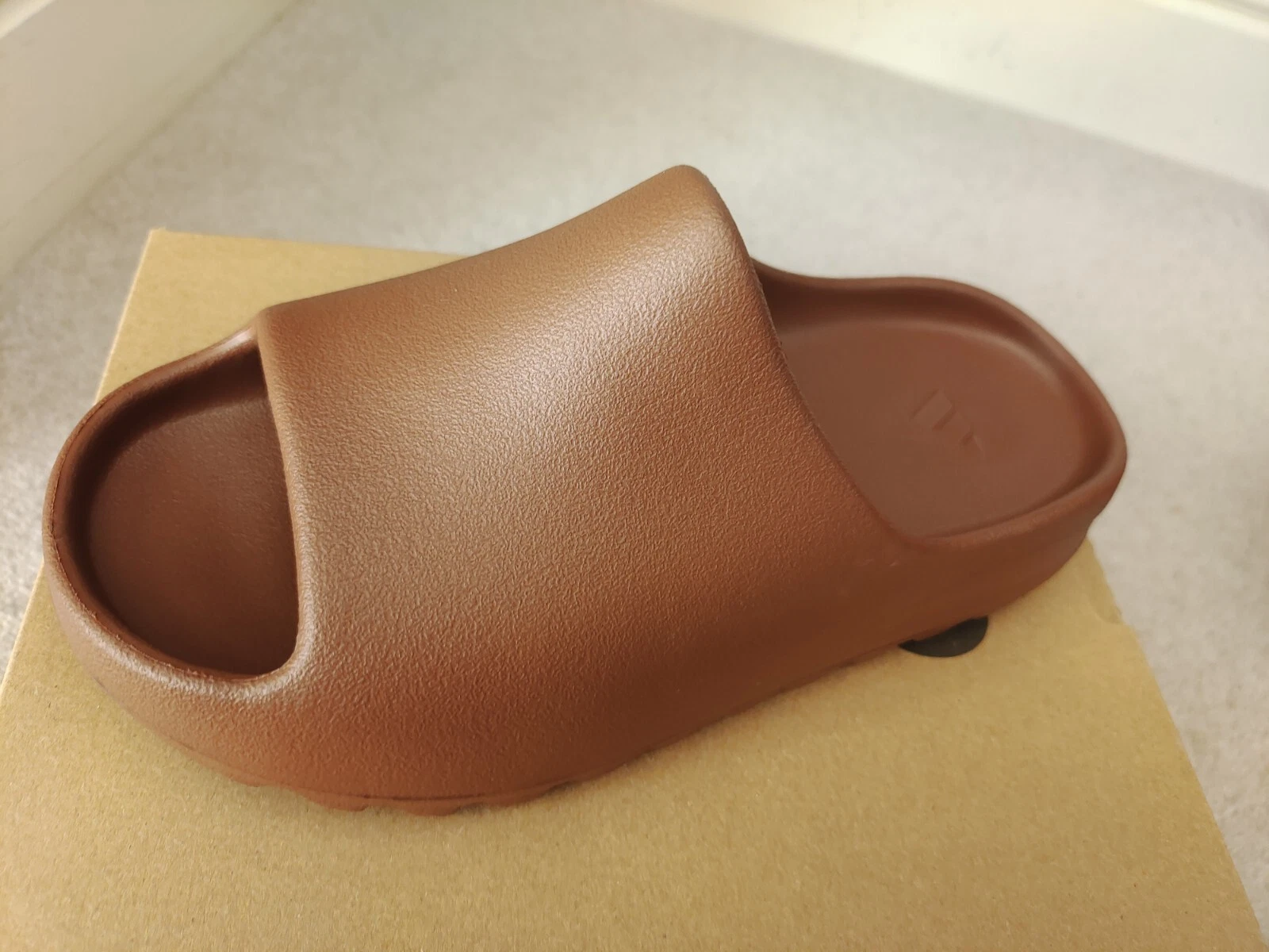 NUOVISSIMO Yeezy Slide bambini taglia UK2 LINO LINO LINO