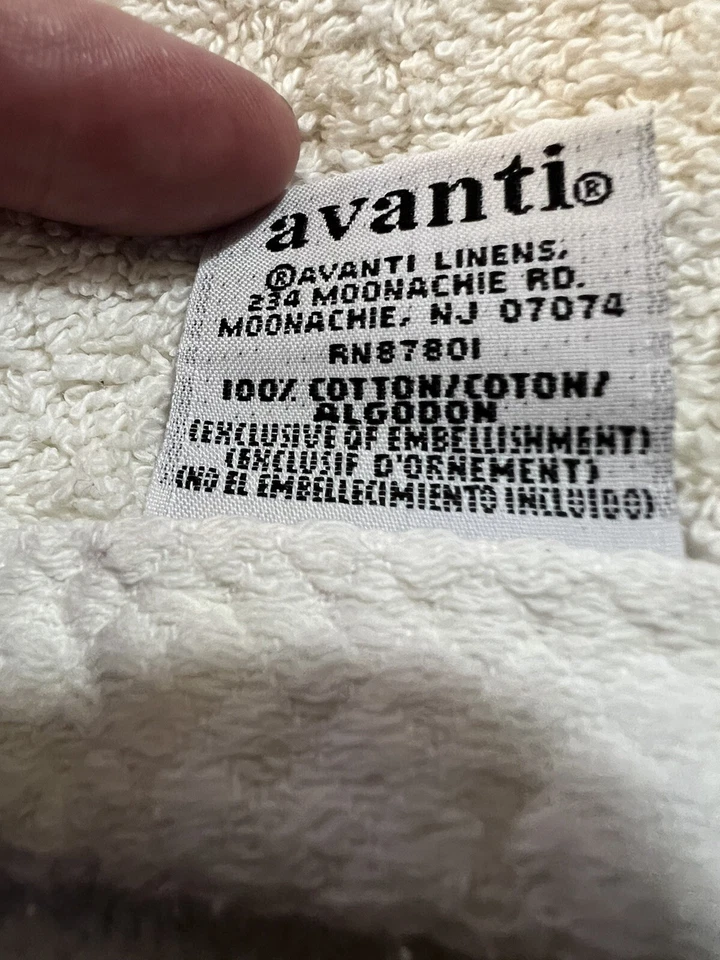 2TOALLAS DE BAÑO AVANTI BEIGE CREMA CON ADORNOS Y MEDALLAS DE COLECCIÓN Foto 3 de 4