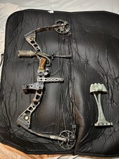 Mathews Switchback XT Compound Bow 65lb 27in Camouflage Black w/ Arrows, Cases