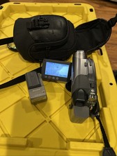 Sony Handycam DCR-DVD205 w/ Carl Zeiss Lens, 12x Zoom, DVD RW  Accessories 2bat