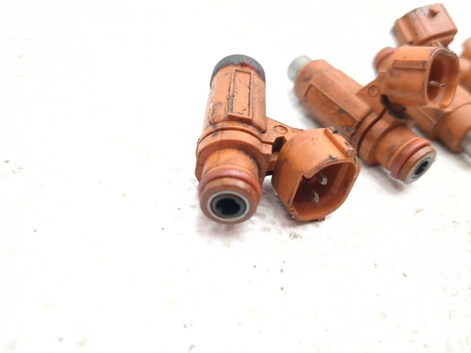 04 05 Juego de inyectores de combustible Suzuki GSXR 600 gasolina marrón sin riel Foto 2 de 4