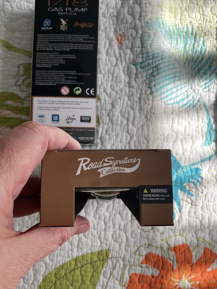 Road Signature Collection, Juego de 2, 1/18, Bombas de Gas Indias Fundidas a Presión, ¡NUEVO EN CAJA! Foto 4 de 4