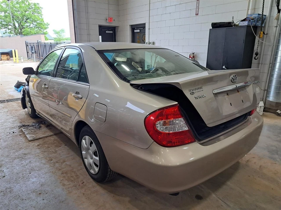 Cilindro maestro de freno 2004 Camry Sku#4146173 Foto 2 de 4